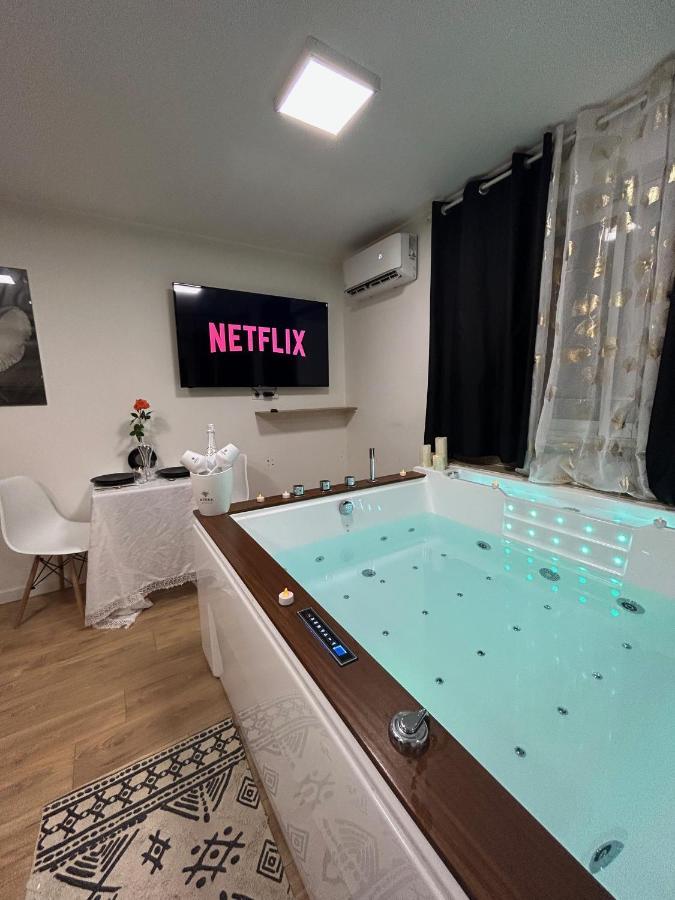 Expérience Unique - Love Room à Cannes - Appartement avec un jacuzzi Privé Exterior foto