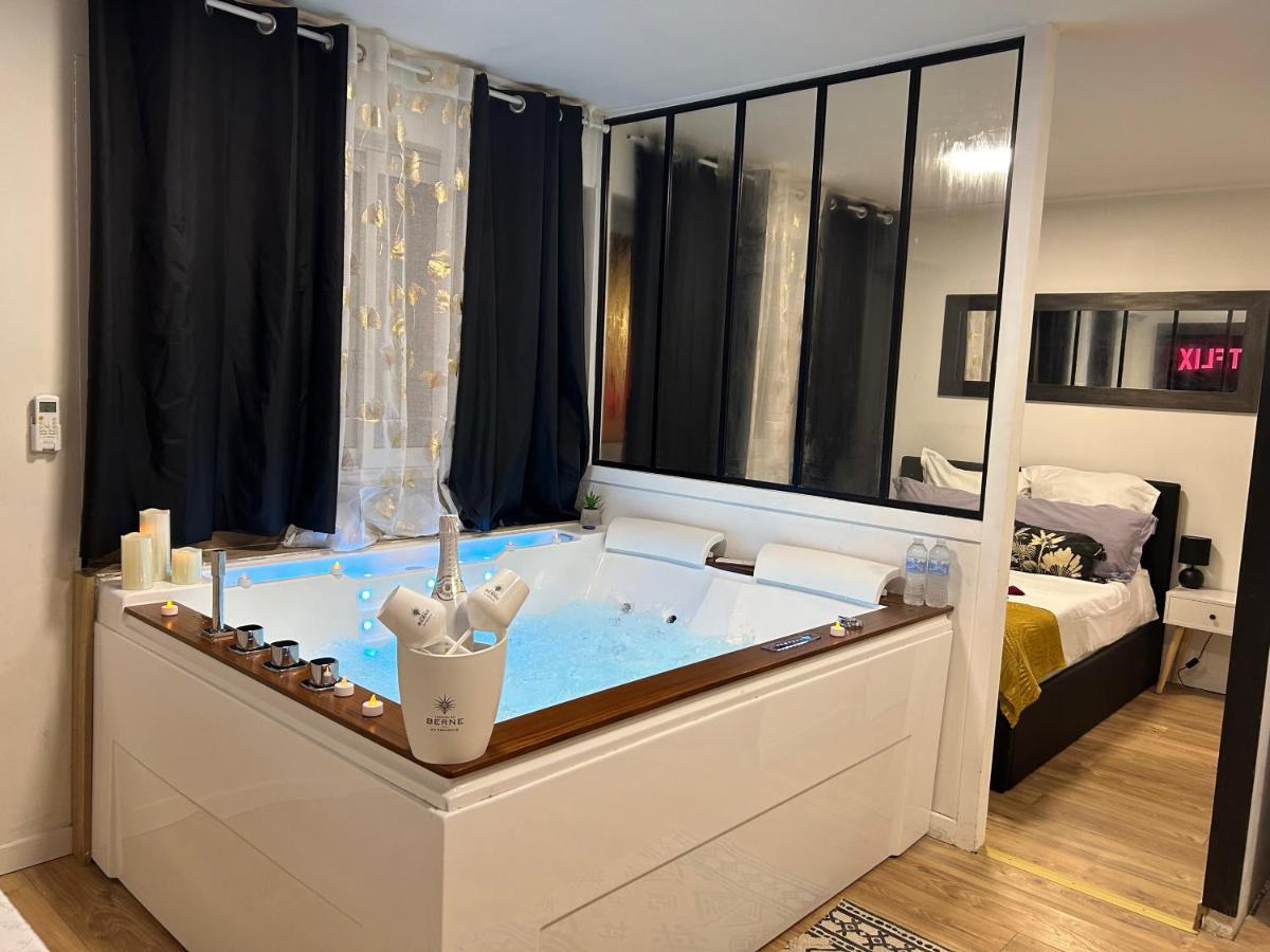 Expérience Unique - Love Room à Cannes - Appartement avec un jacuzzi Privé Exterior foto